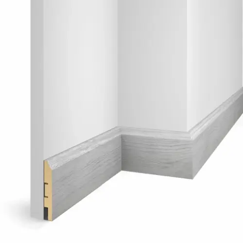 Напольный плинтус WP07 дуб Старинный светло-серый, экошпон 