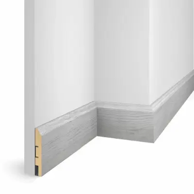 Напольный плинтус WP07 дуб Старинный светло-серый, экошпон