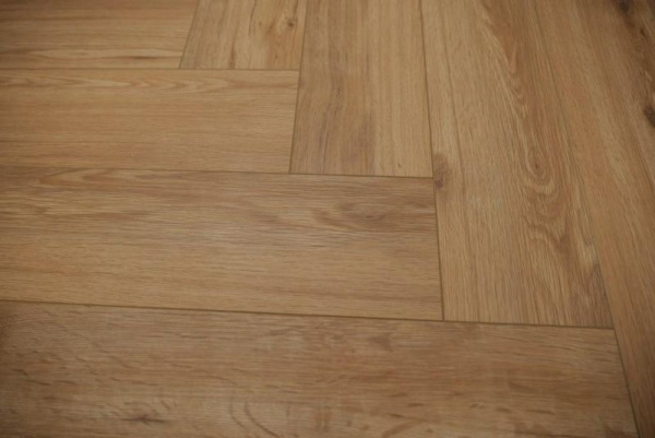 SPC ламинат Steinholz Herringbone Лархе 